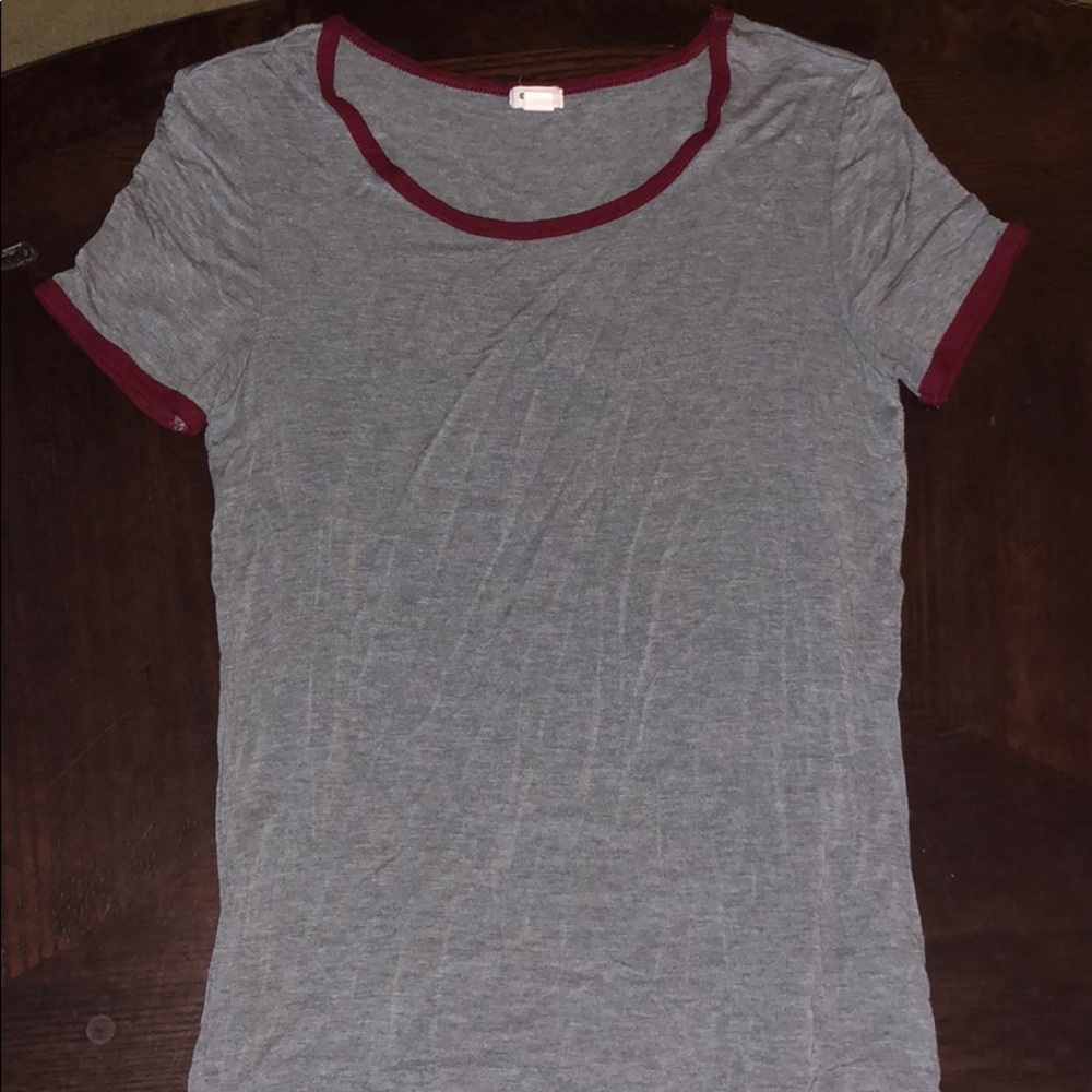 grey short sleeve tshirt